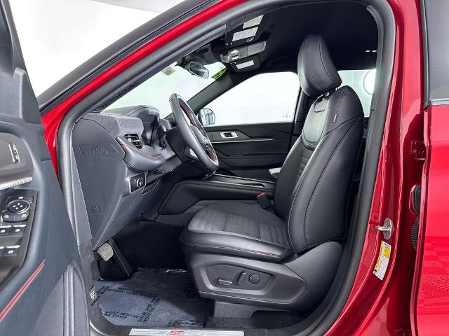 Certified 2025 Ford Explorer ST-Line w/ ST-Line Street Pack image 6