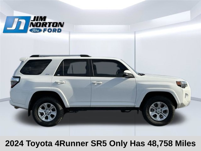 Used 2024 Toyota 4Runner SR5 AWD/4WD image 3