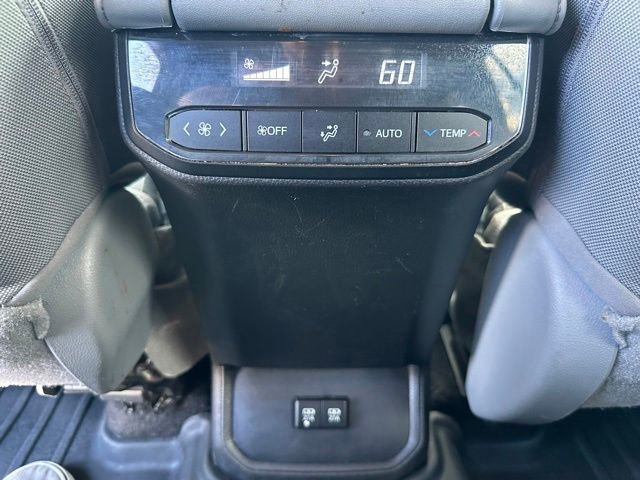 Used 2020 Toyota Highlander L FWD image 27