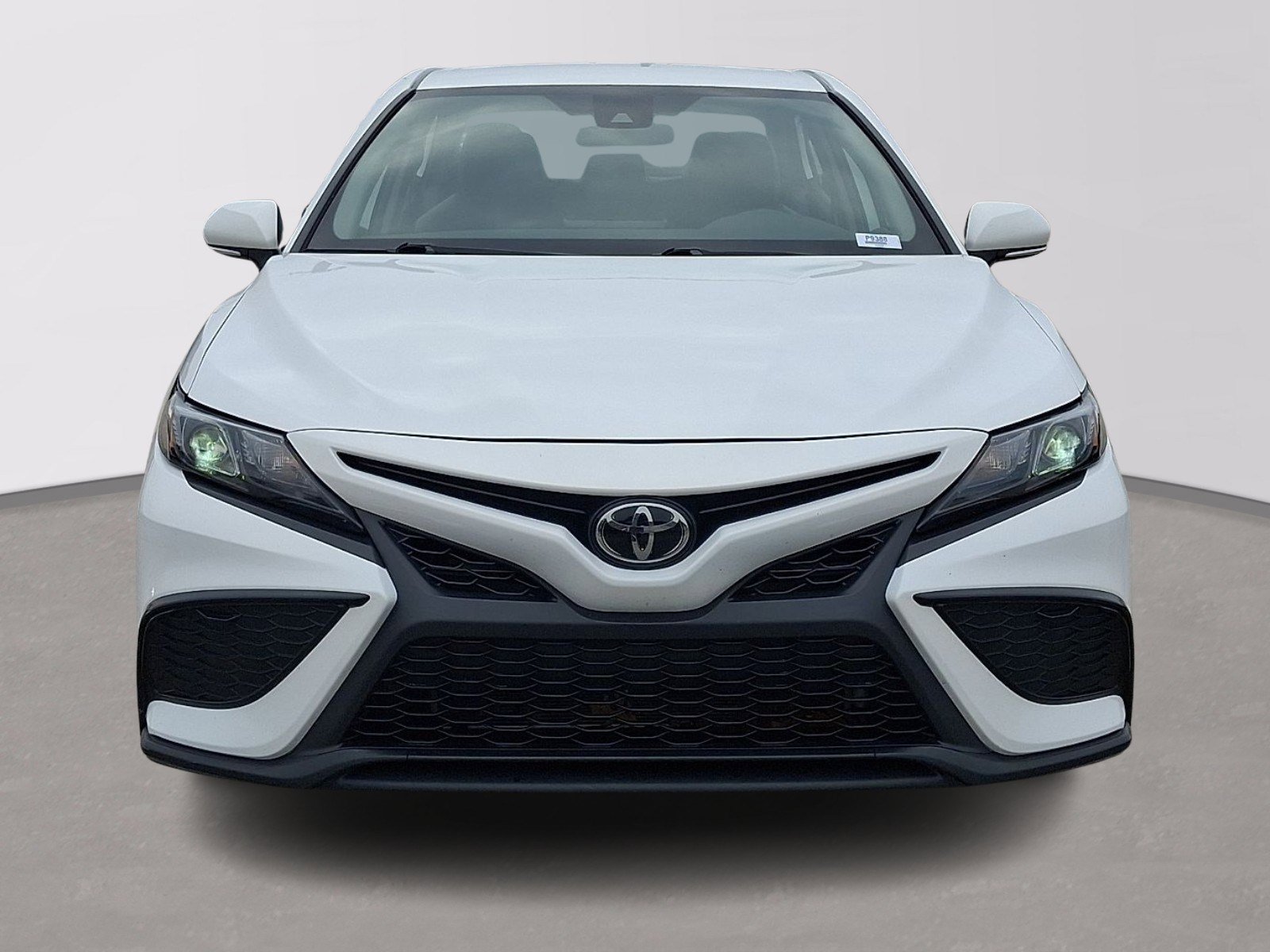 Used 2024 Toyota Camry SE image 2