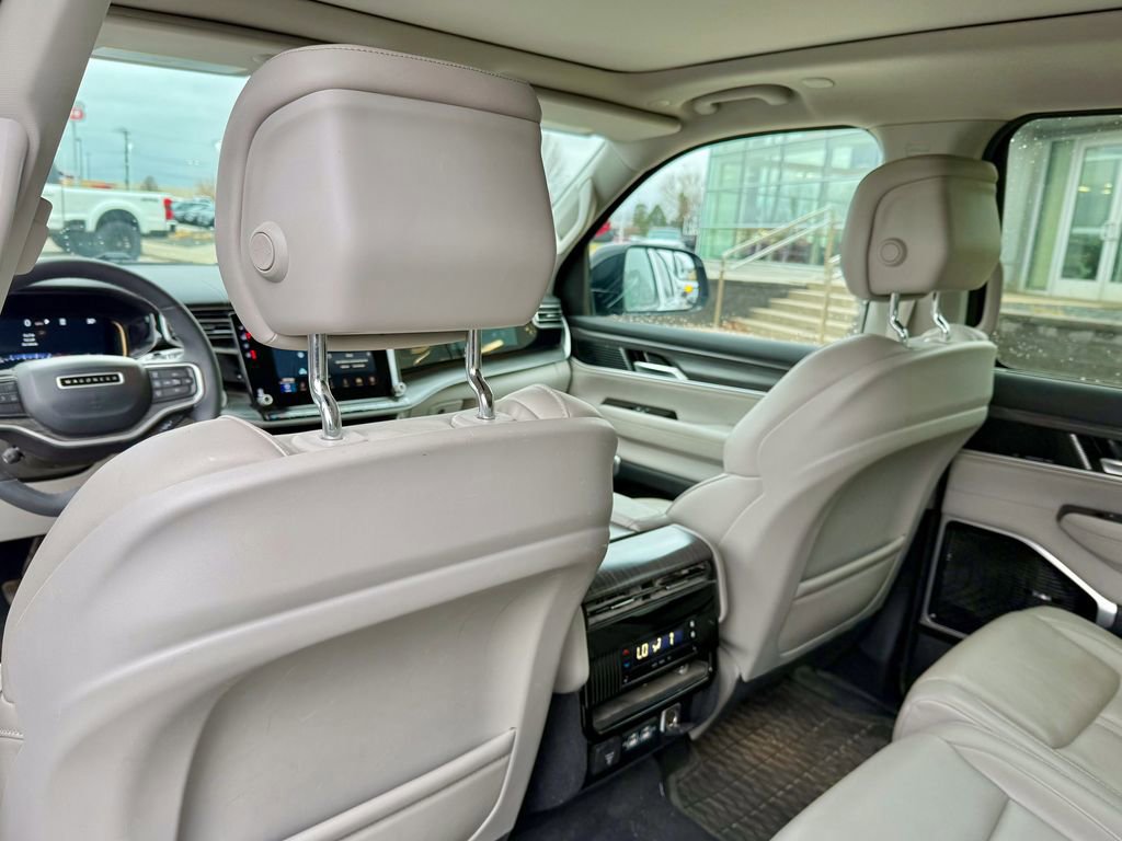 Used 2023 Jeep Wagoneer L Series III w/ Premium Group I image 14