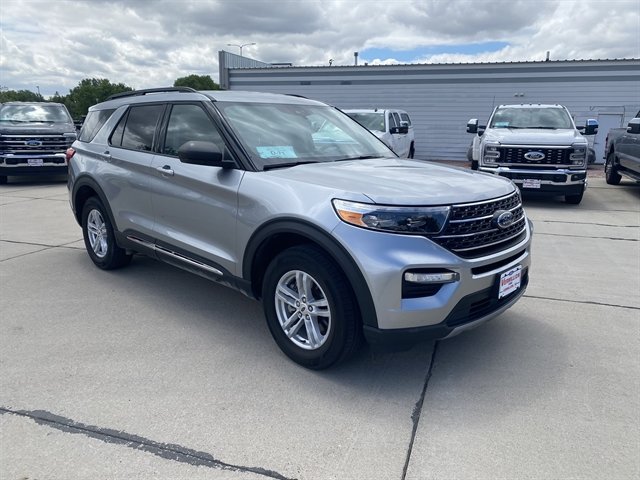 Certified 2024 Ford Explorer XLT w/ Equipment Group 202A AWD/4WD image 1