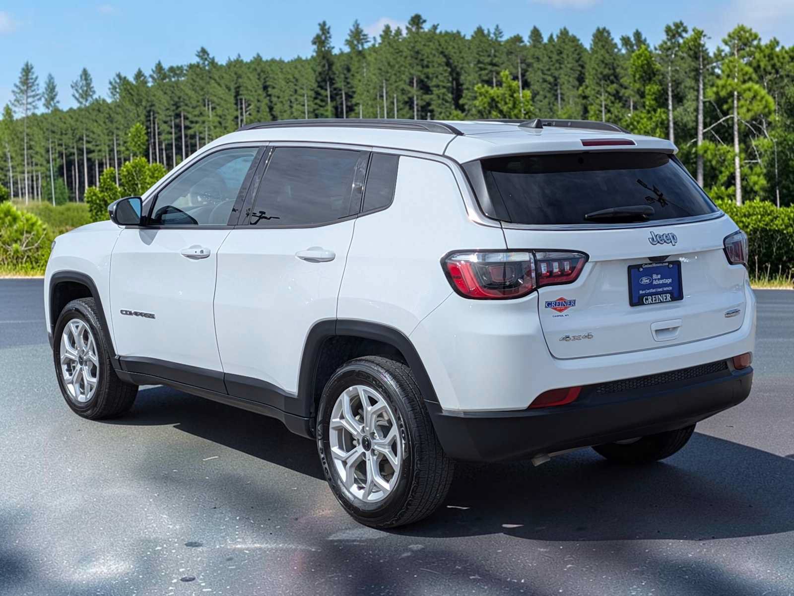 Used 2025 Jeep Compass Latitude AWD/4WD image 4