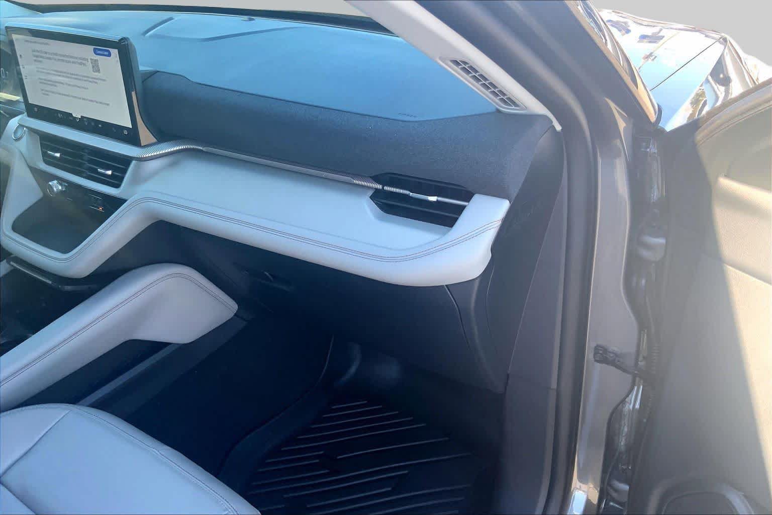 Certified 2025 Ford Explorer Active w/ Active Comfort Package RWD image 19