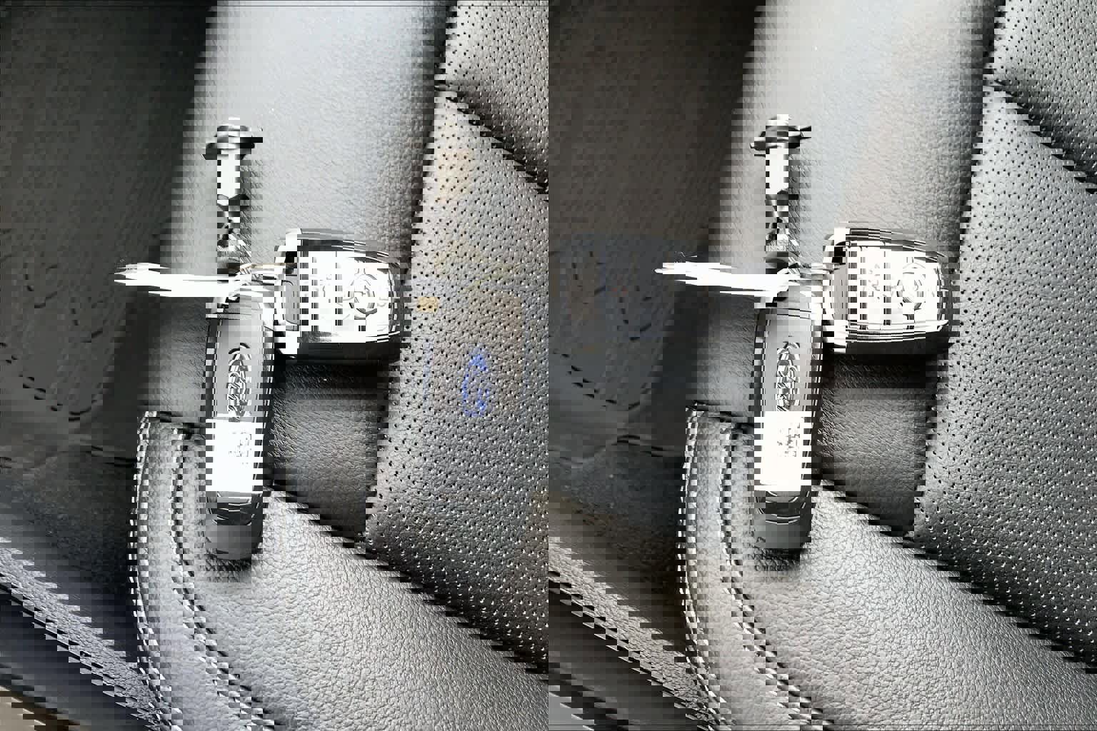 Certified 2022 Ford F350 Lariat w/ Black Appearance Package image 14