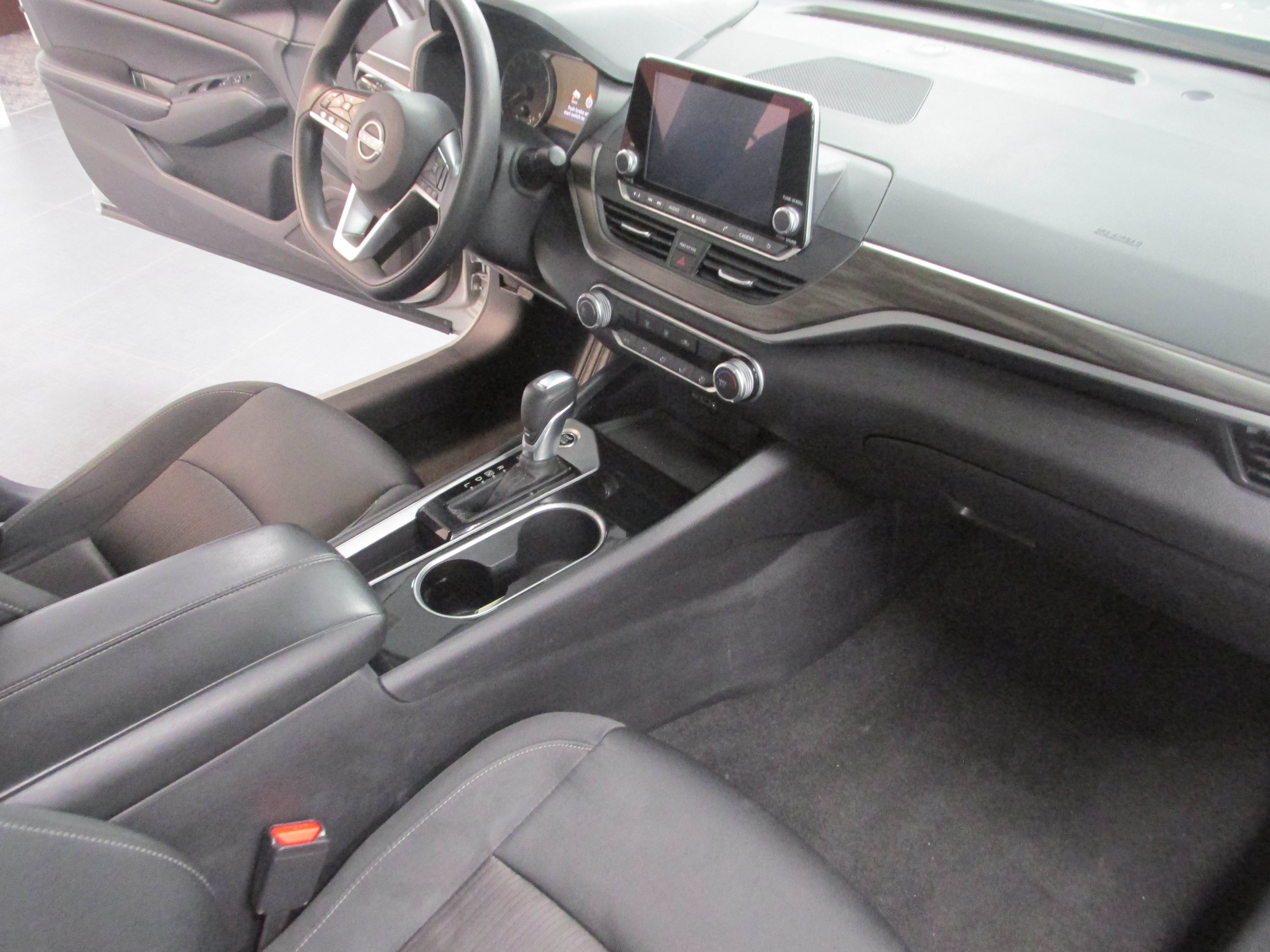 Used 2024 Nissan Altima 2.5 SV FWD image 26