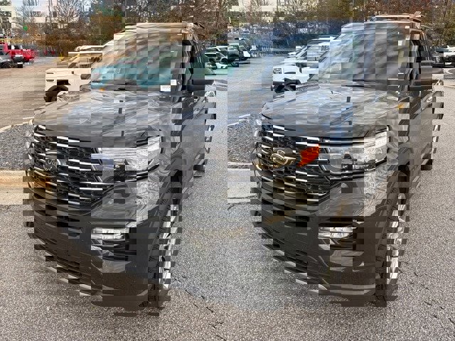 Certified 2022 Ford Explorer XLT w/ Equipment Group 202A image 4