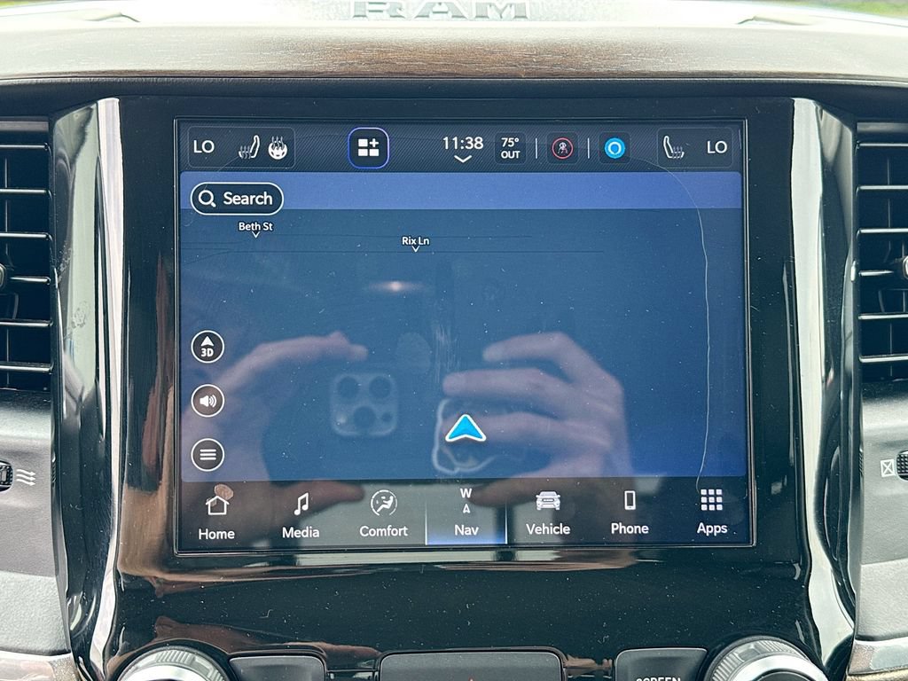 Used 2022 RAM 1500 Laramie AWD/4WD image 16