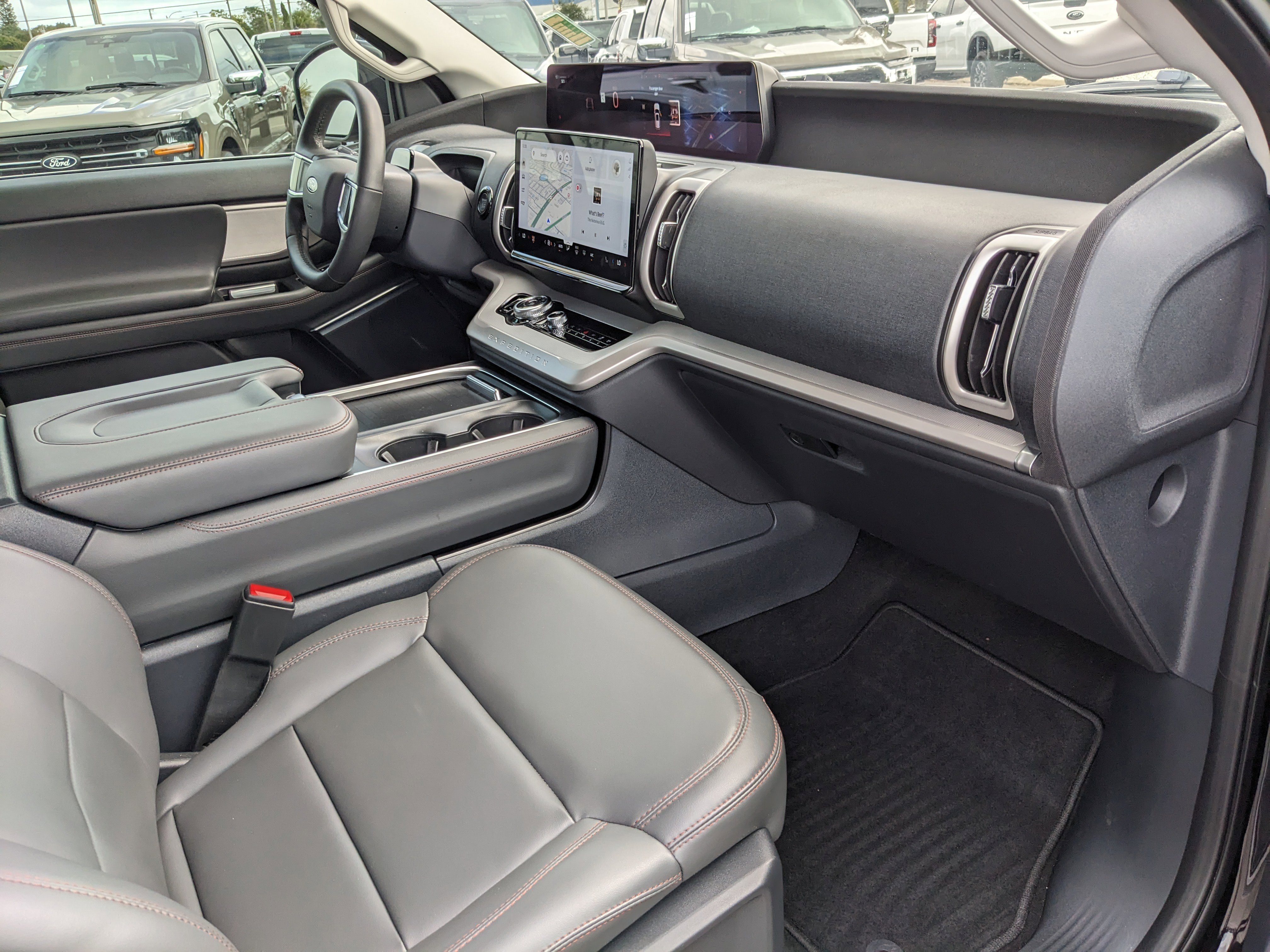 Certified 2025 Ford Expedition Active image 13