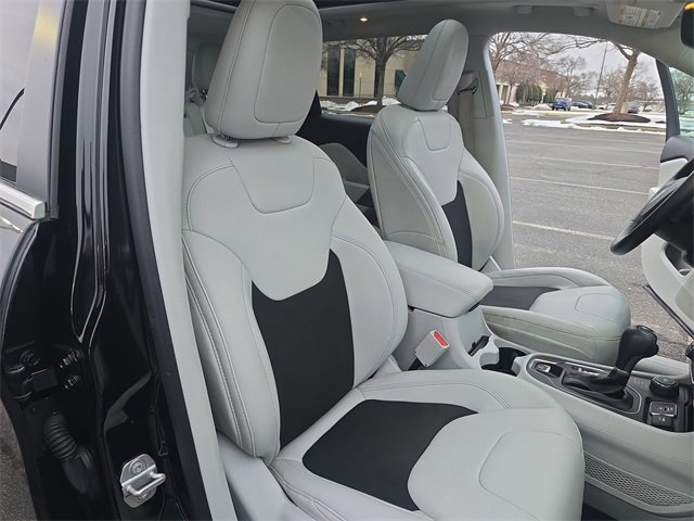 Used 2020 Jeep Cherokee Latitude Plus w/ Comfort/Convenience Group image 24