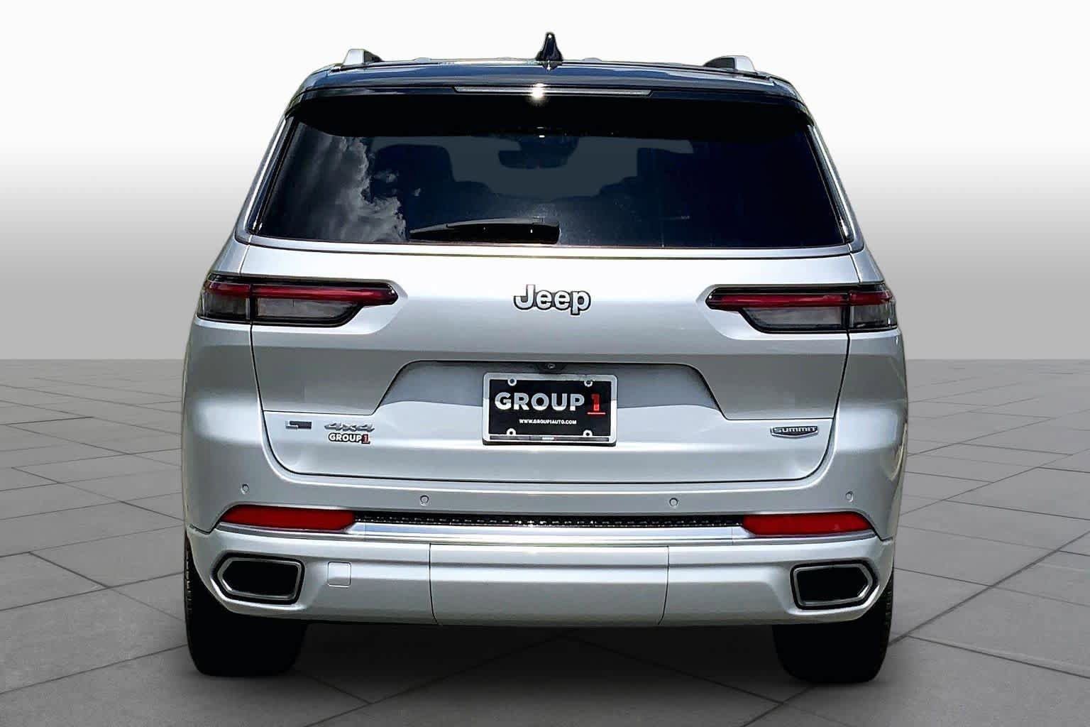 Used 2023 Jeep Grand Cherokee L Summit w/ Luxury Tech Group V AWD/4WD image 6