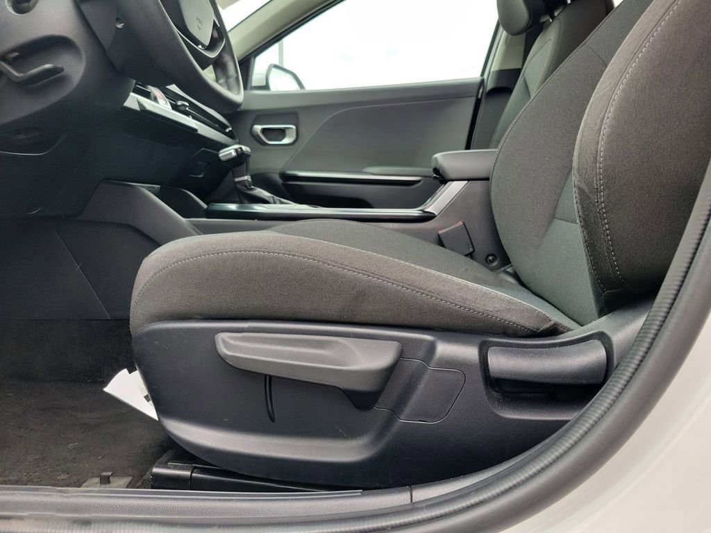 Used 2025 Kia K4 LXS image 18