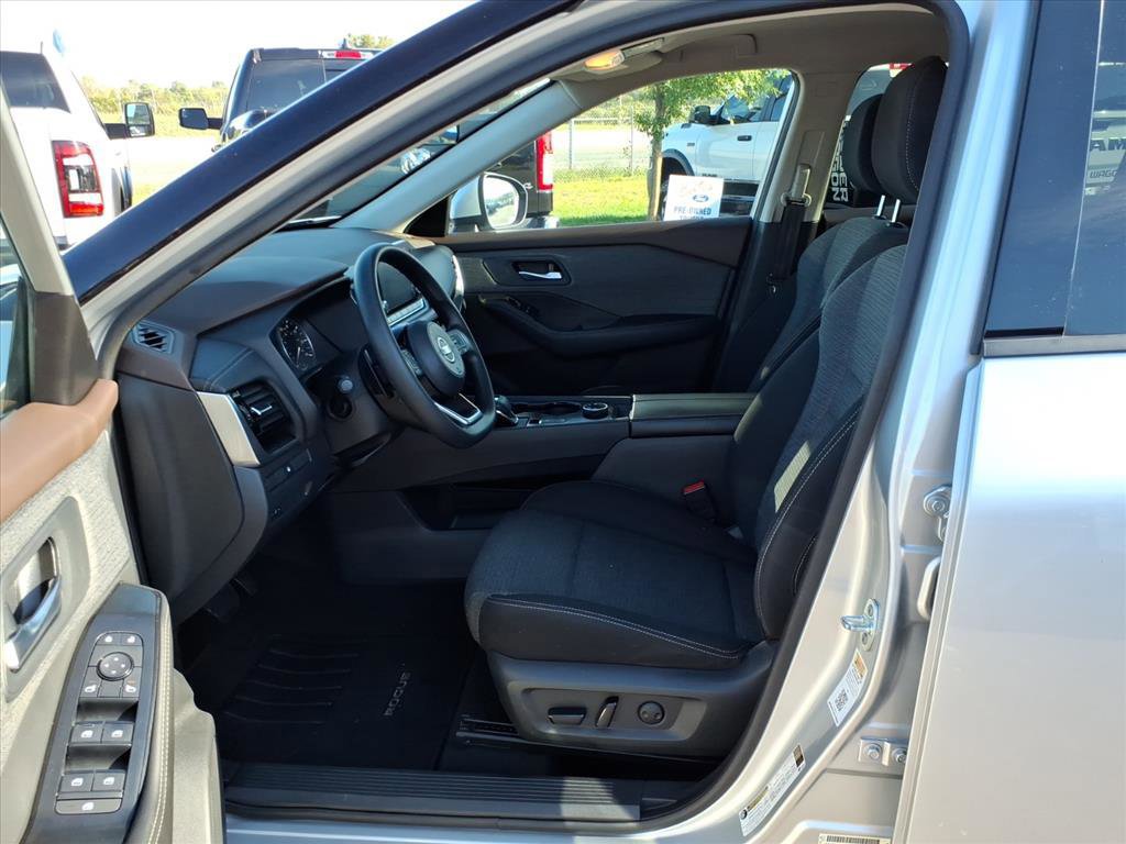 Used 2021 Nissan Rogue SV image 11