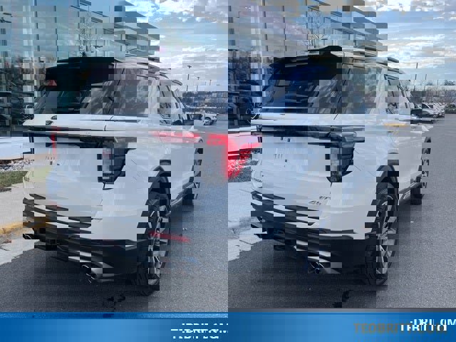 Certified 2025 Ford Explorer Platinum w/ Ultimate Package image 5