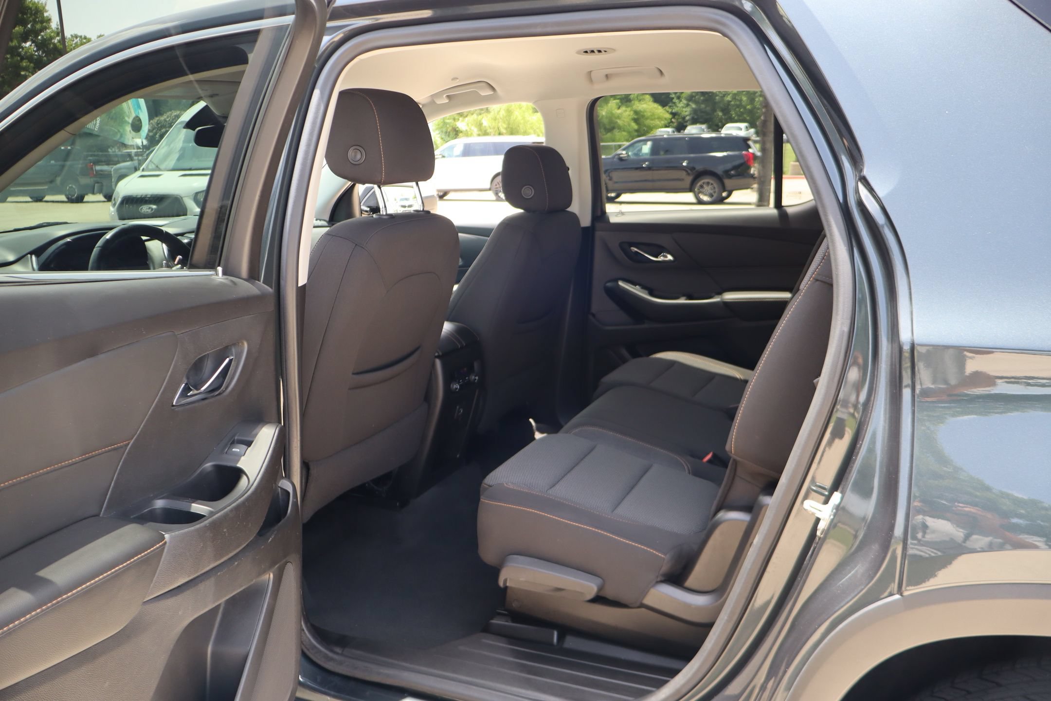 Used 2020 Chevrolet Traverse LT FWD image 25