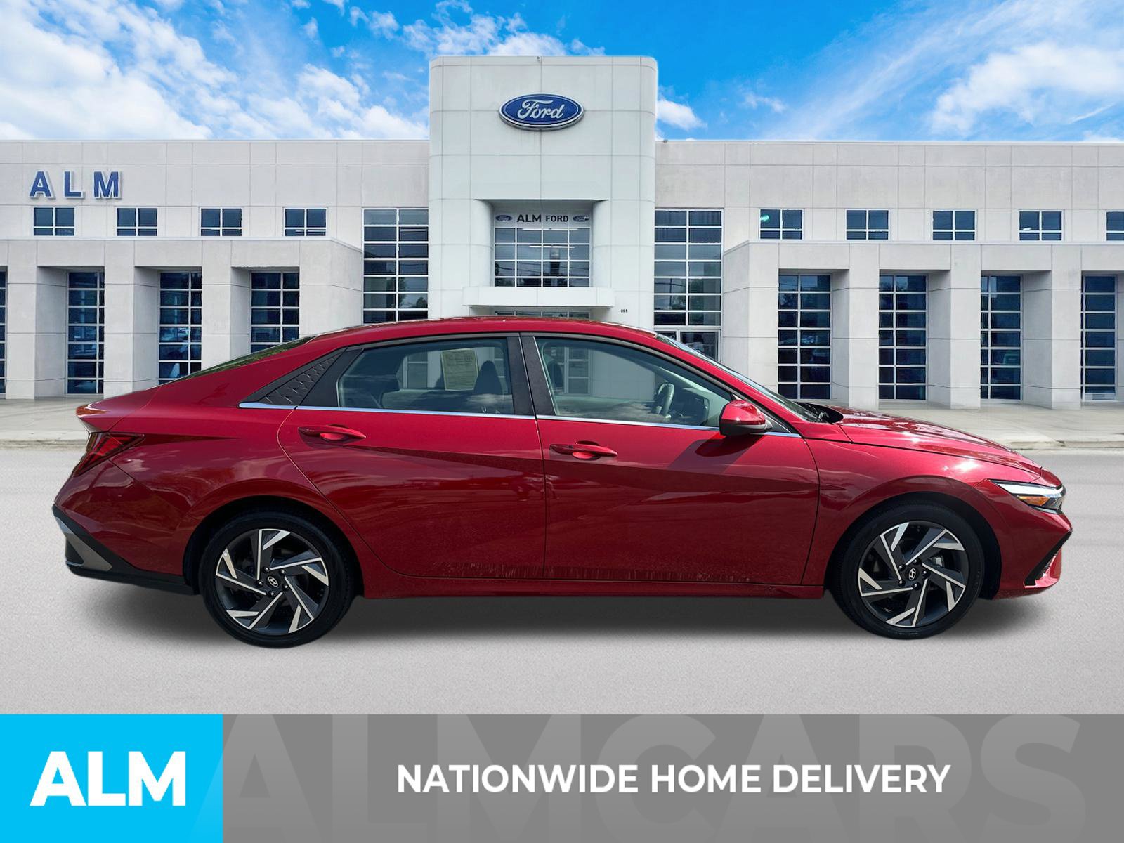 Used 2025 Hyundai Elantra SEL FWD image 4