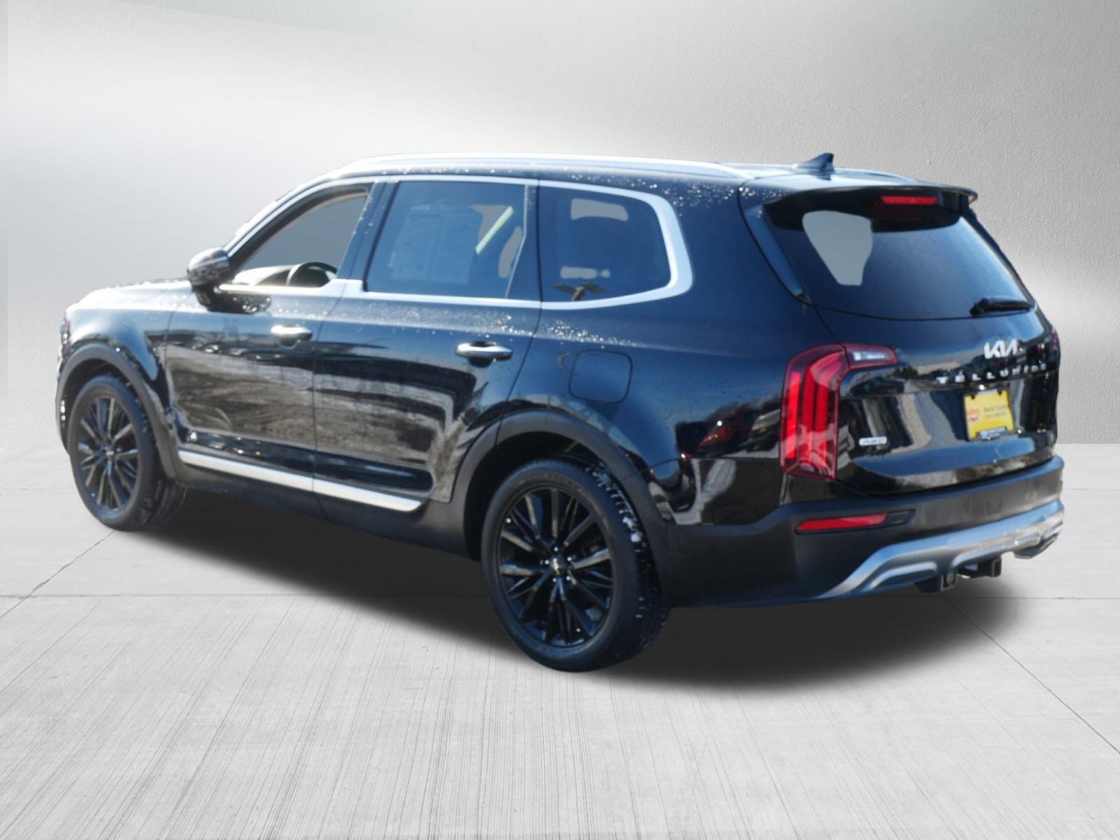 Used 2022 Kia Telluride SX w/ SX Prestige Package image 3