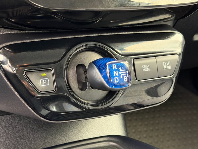 Used 2022 Toyota Prius LE FWD image 19