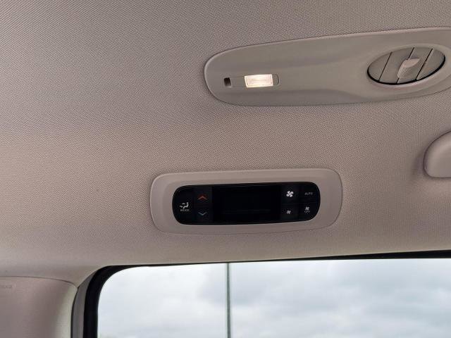 Used 2024 Chrysler Pacifica Limited FWD image 27