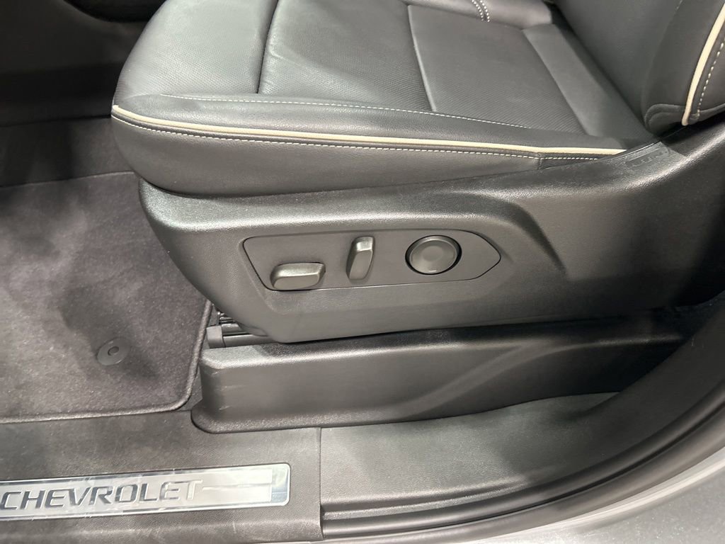 Used 2024 Chevrolet Tahoe Premier AWD/4WD image 12