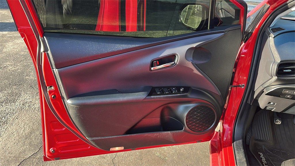 Used 2019 Toyota Prius LE image 13