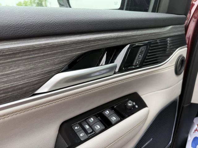 Used 2024 Jeep Wagoneer L Series II w/ Flexible Seating Group AWD/4WD image 13
