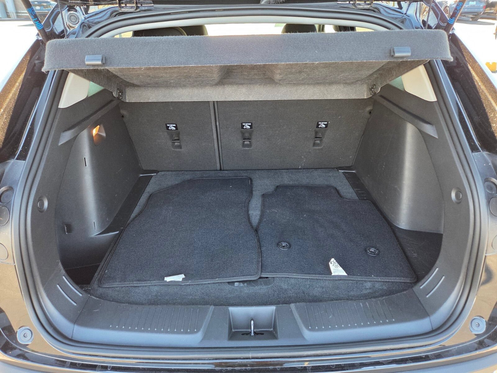 Used 2025 Chevrolet Trax LT FWD image 13