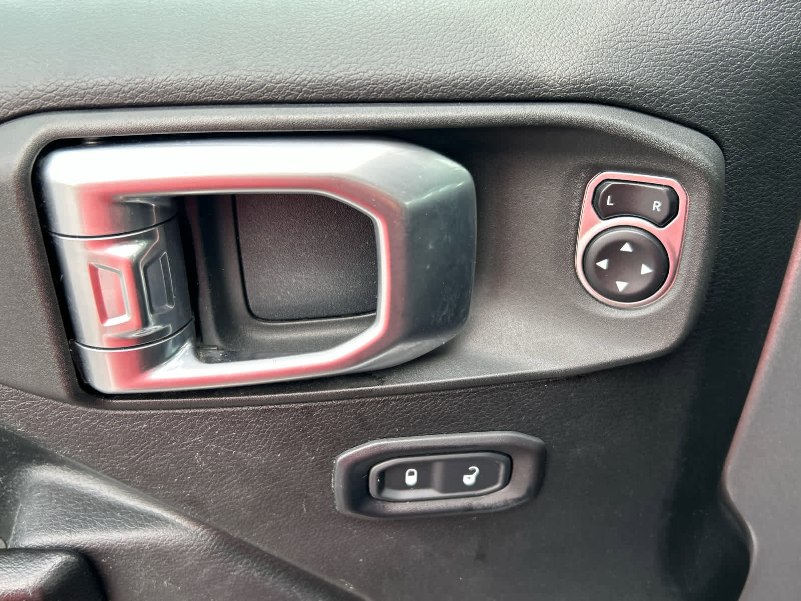 Used 2019 Jeep Wrangler Sport image 25