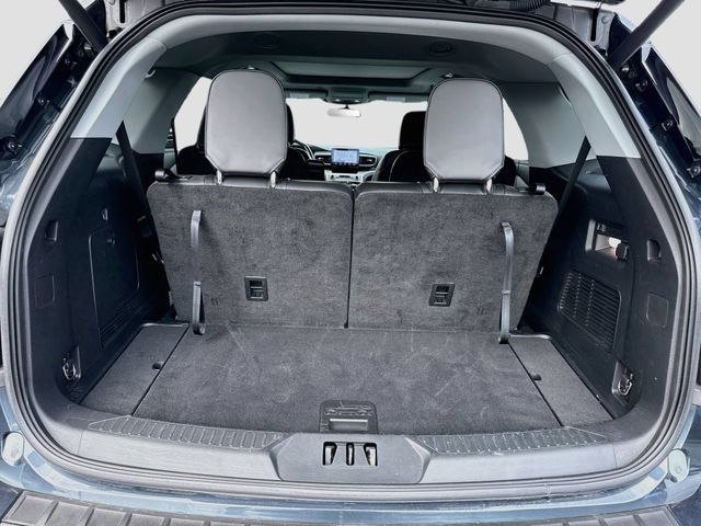 Certified 2022 Ford Explorer XLT w/ Equipment Group 202A AWD/4WD image 35