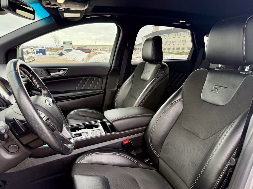 Certified 2020 Ford Edge ST w/ Cold Weather Package image 10