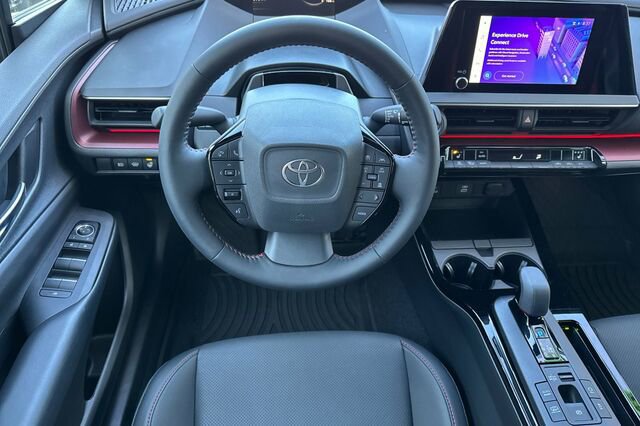 Used 2025 Toyota Prius XSE 5D Hatchback image 11