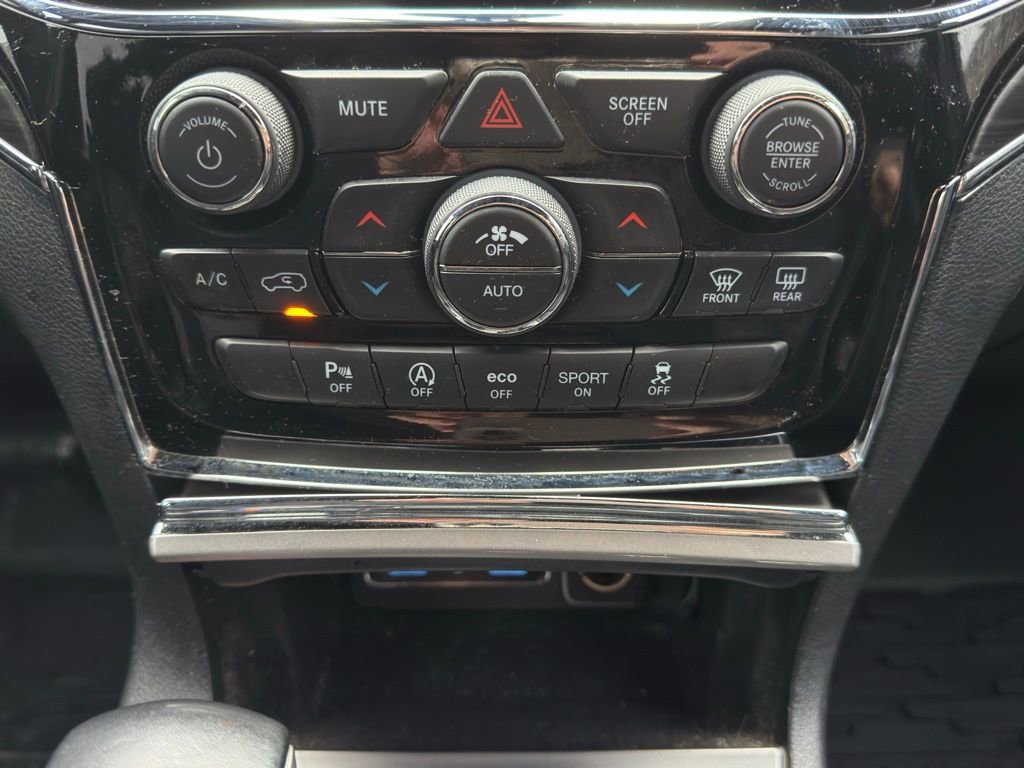 Used 2019 Jeep Grand Cherokee Limited image 14