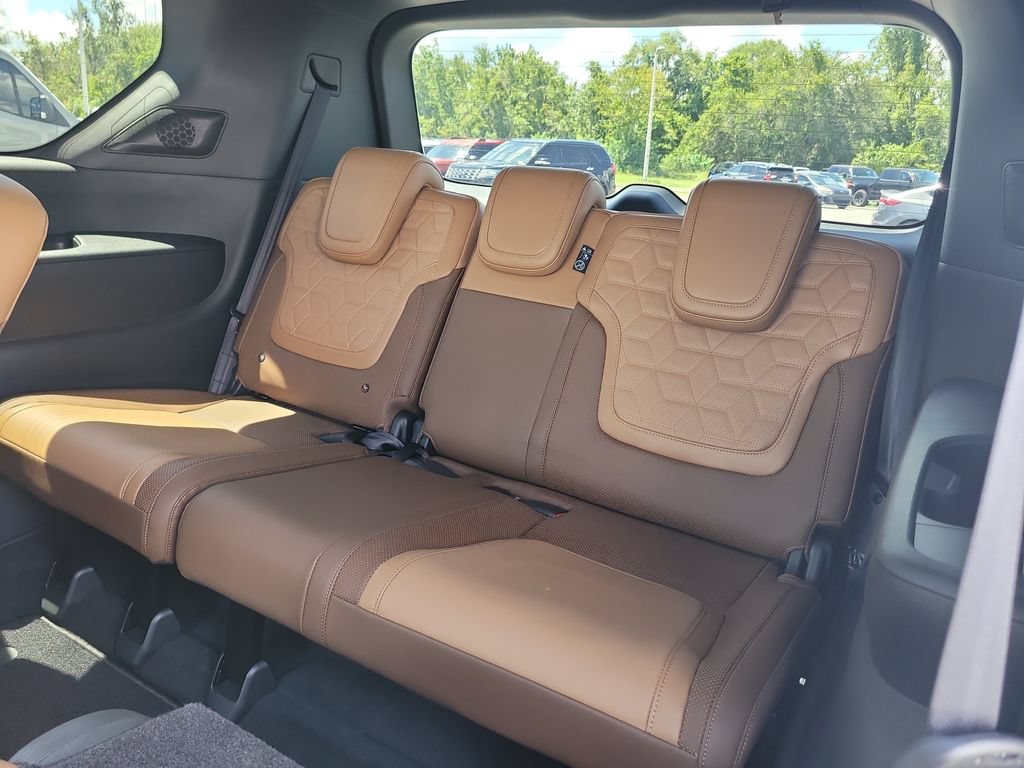 Used 2025 Nissan Armada Platinum Reserve RWD image 13