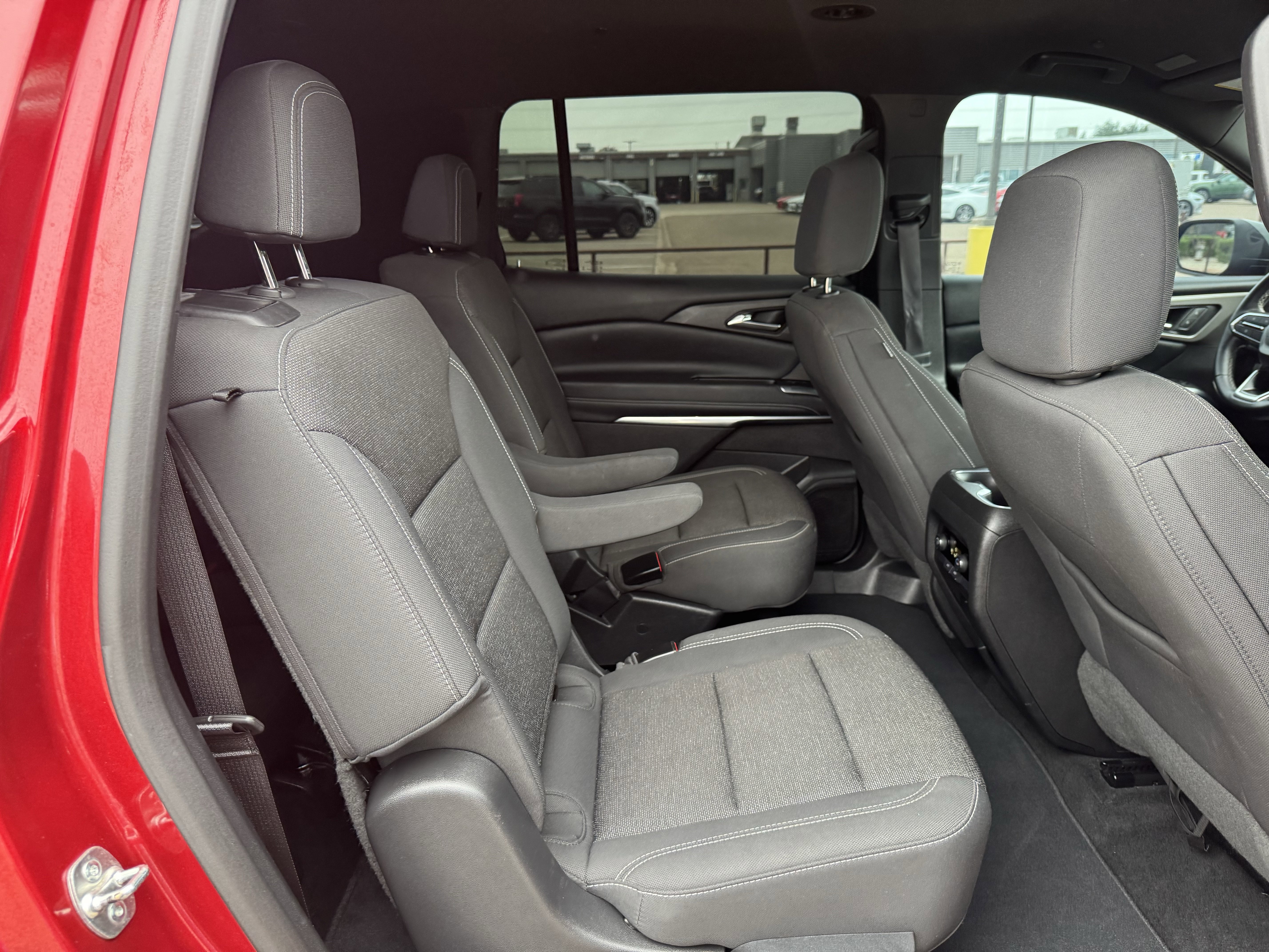 Used 2025 Chevrolet Traverse LT w/ LPO, Floor Liner Package FWD image 30