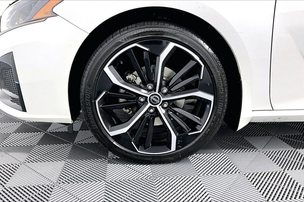 Used 2024 Nissan Altima 2.5 SR FWD image 8