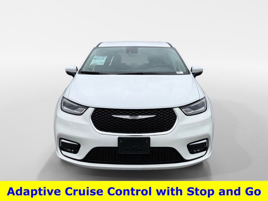 Used 2023 Chrysler Pacifica Touring-L image 7