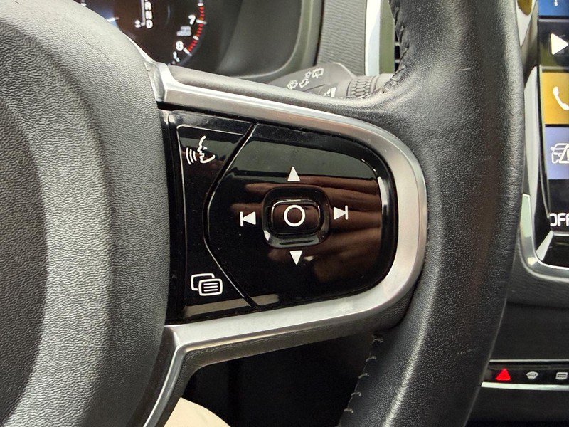Used 2020 Volvo XC90 T6 Momentum AWD/4WD image 27
