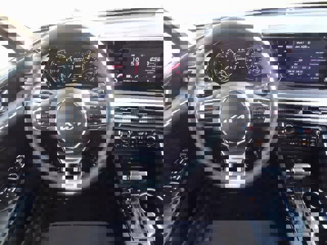 Used 2022 Kia K5 LXS image 11