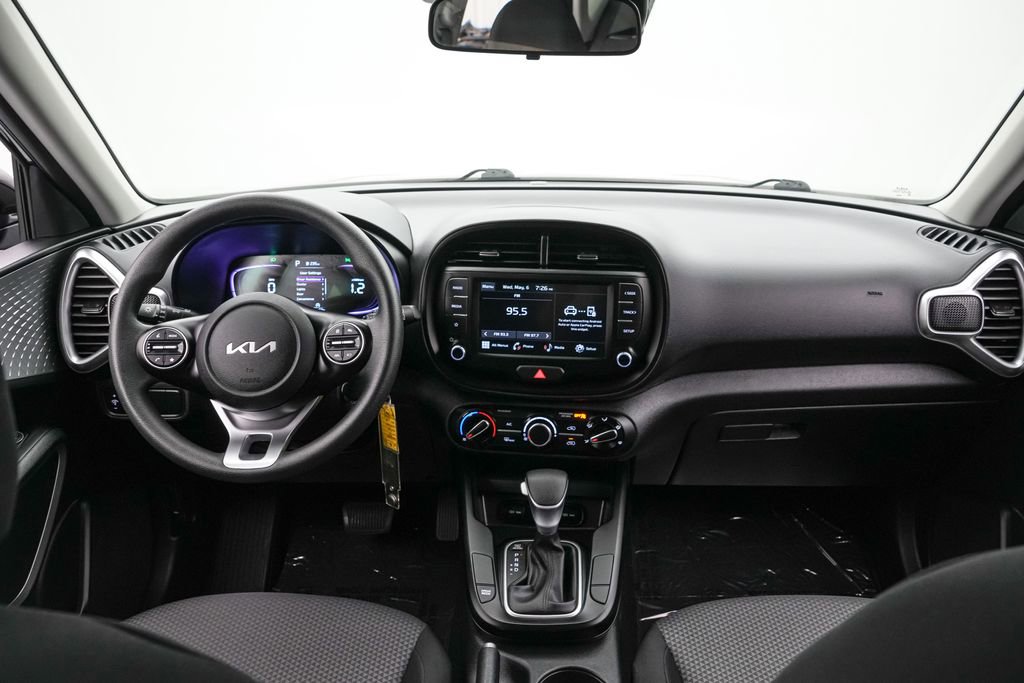 Used 2025 Kia Soul LX FWD image 15