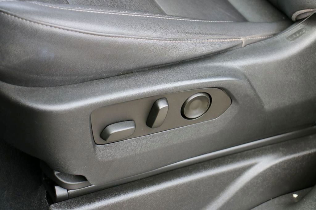 Used 2022 Chevrolet Suburban Z71 w/ Luxury Package image 22