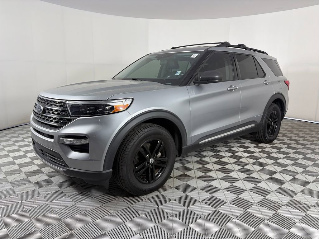 Certified 2021 Ford Explorer XLT w/ Equipment Group 202A AWD/4WD image 3