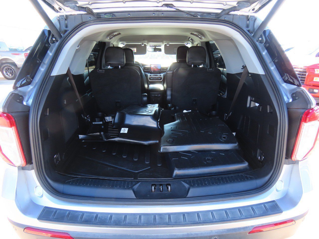 Certified 2022 Ford Explorer XLT w/ Equipment Group 202A image 15