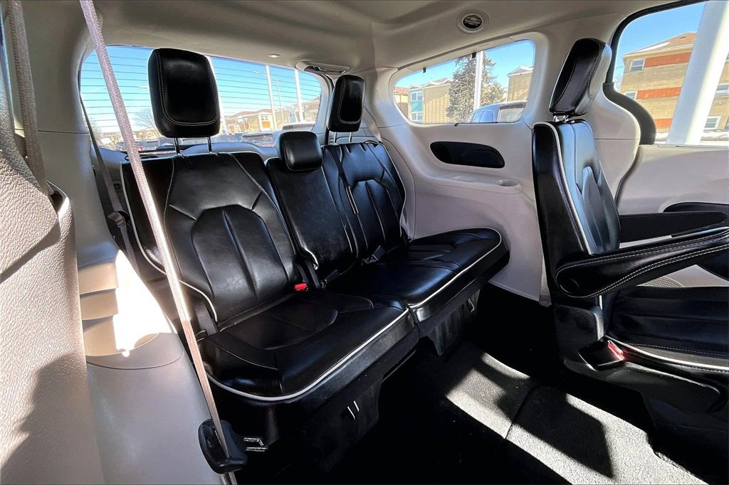 Used 2023 Chrysler Pacifica Limited image 27