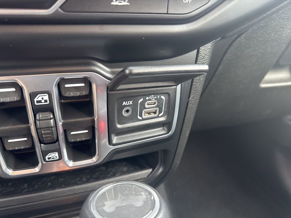 Used 2023 Jeep Wrangler Unlimited Sahara w/ Cold Weather Group image 24