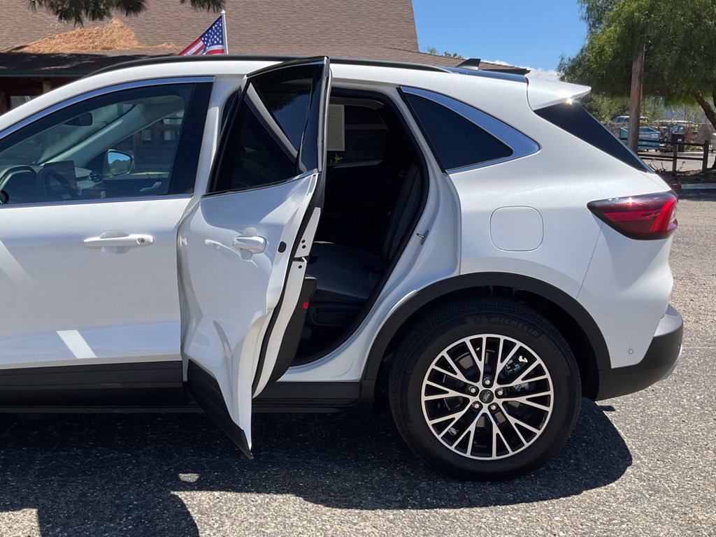 Certified 2024 Ford Escape SE w/ PHEV Premium Package FWD image 20
