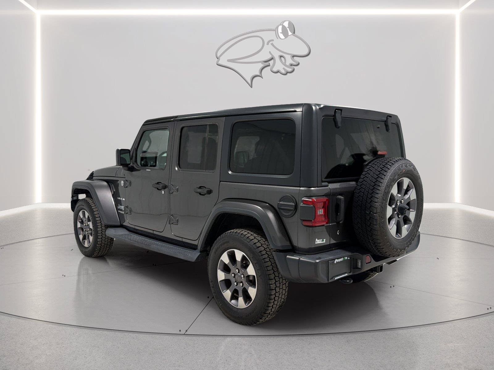 Used 2019 Jeep Wrangler Unlimited Sahara w/ Cold Weather Group AWD/4WD image 3