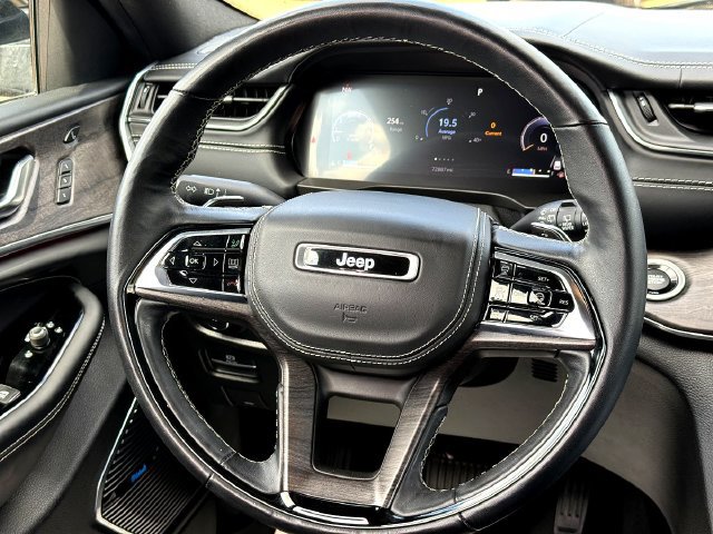 Used 2022 Jeep Grand Cherokee L Overland w/ Advanced Protech Group III AWD/4WD image 27