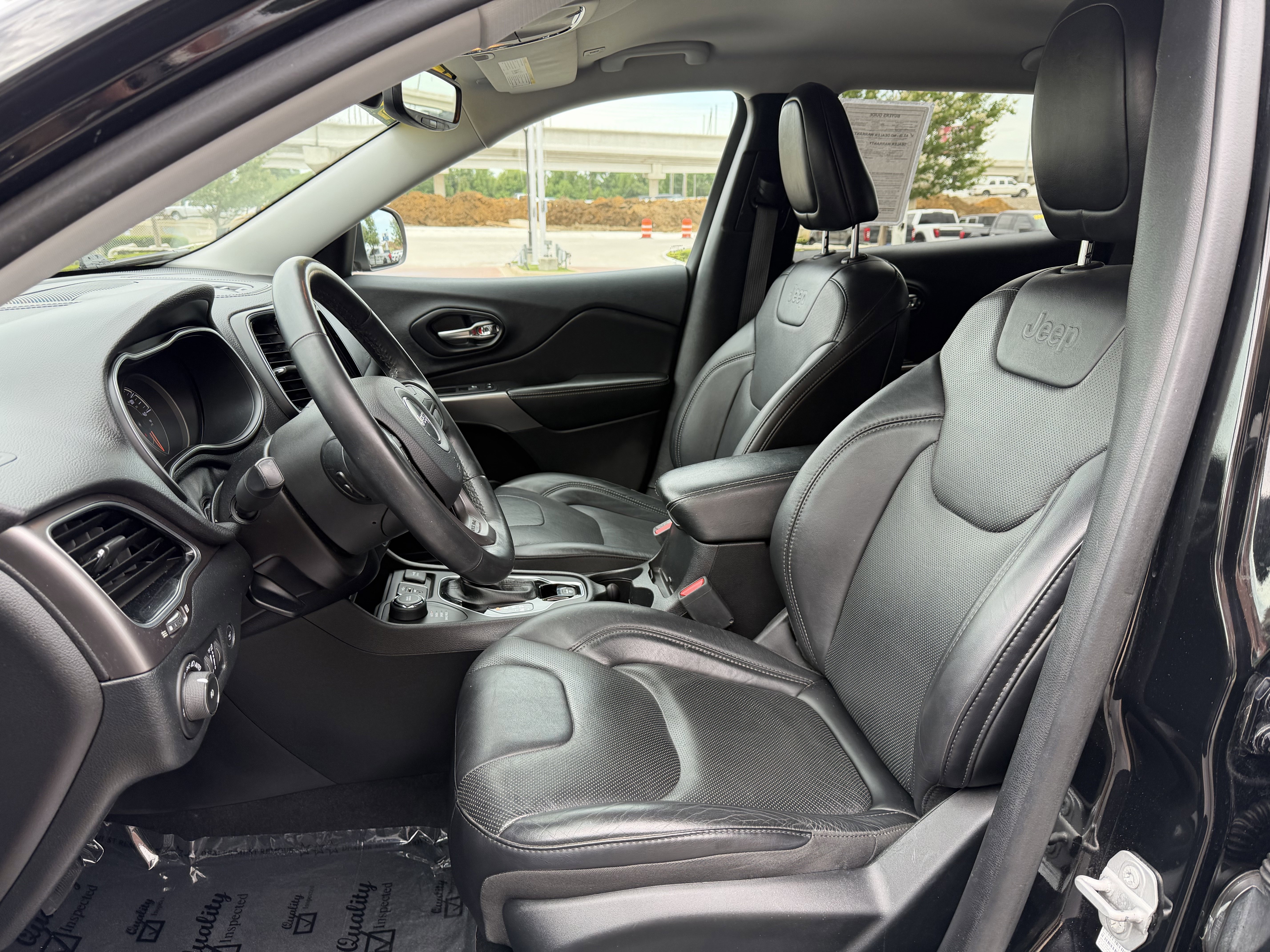 Used 2019 Jeep Cherokee Limited AWD/4WD image 28