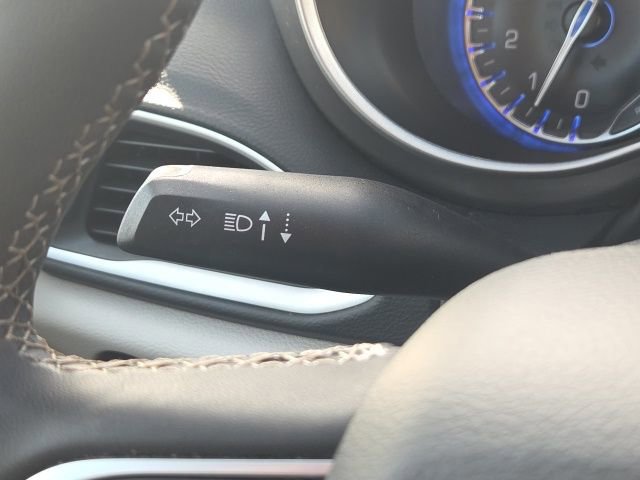 Used 2023 Chrysler Pacifica Touring-L image 45