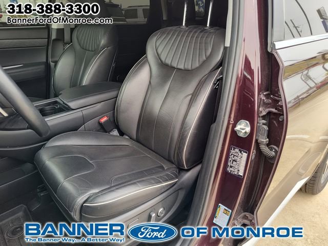 Used 2023 Hyundai Palisade Limited w/ Cargo Package image 18